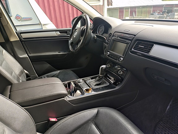 Volkswagen Touareg 3 of 5