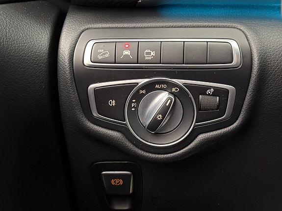 Mercedes-Benz V250 d 18 of 30