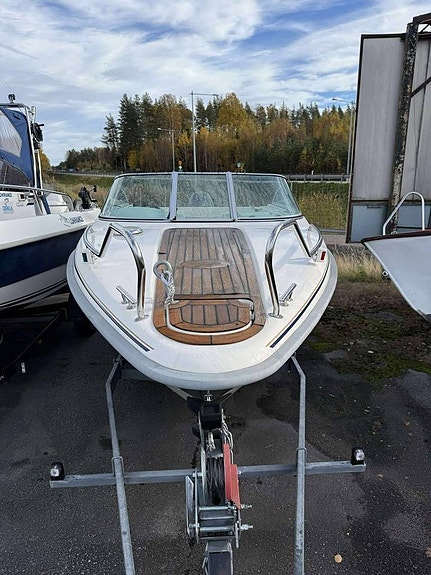 Yamarin 59 dc & Yamaha 100 hk 4-takt teak sötvatten körd 5 of 5