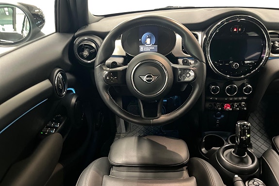 MINI Cooper S 9 of 17