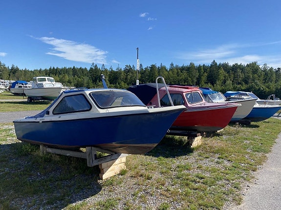 Hardtop båt sommartömning  bud på plats ,  på Laxå outleten 2 of 5