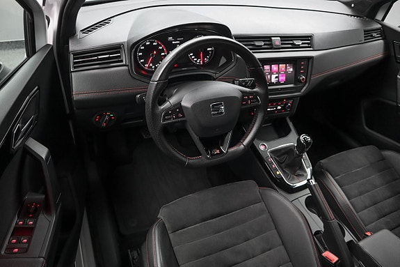 Seat Arona 3 of 5