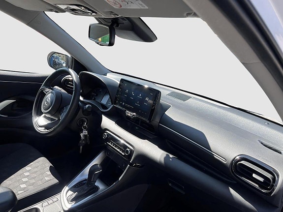 Toyota Yaris 7 of 13