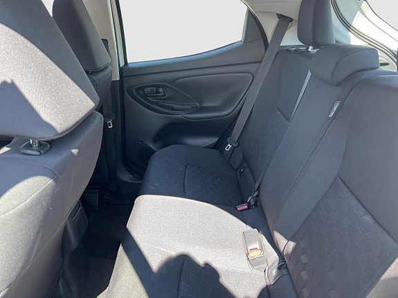 Toyota Yaris 11 of 13