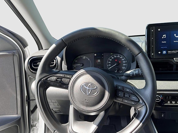 Toyota Yaris 9 of 13