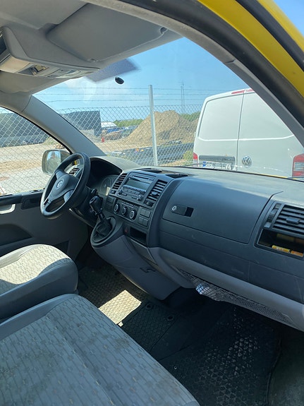Volkswagen Transporter 2 of 5