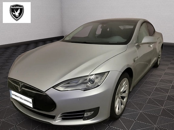 Tesla Model S 4 of 5