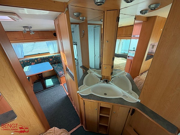 Adria 502 UNICA B UP 18 of 21