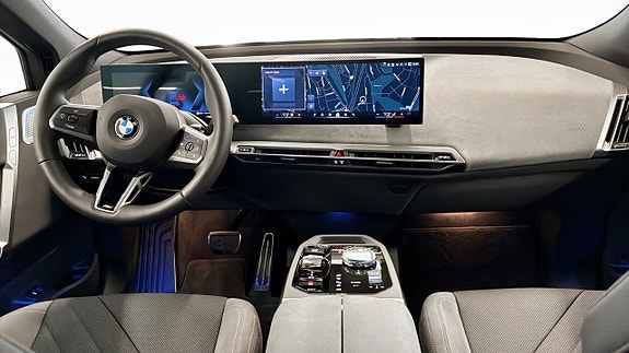 BMW iX 4 of 13