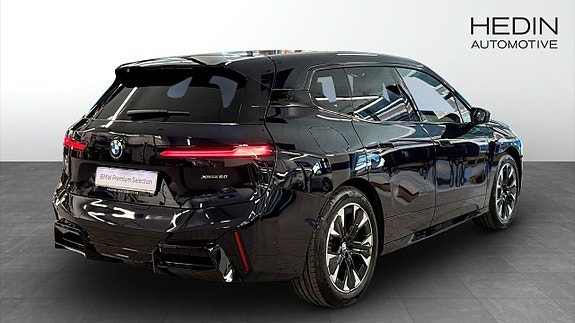 BMW iX 2 of 13