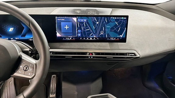 BMW iX 12 of 13