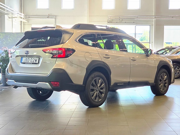 Subaru Outback 3 of 5
