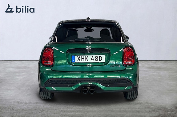 MINI Cooper S 4 of 5