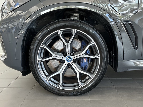 BMW X5 4 of 5