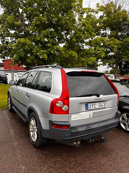Volvo XC90 2 of 5