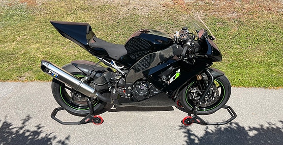Kawasaki ZX10R 3 of 3