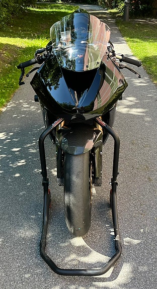 Kawasaki ZX10R 2 of 3