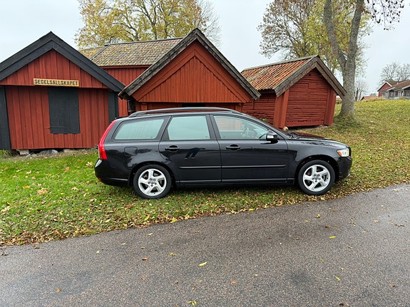 Volvo V50 3 of 5