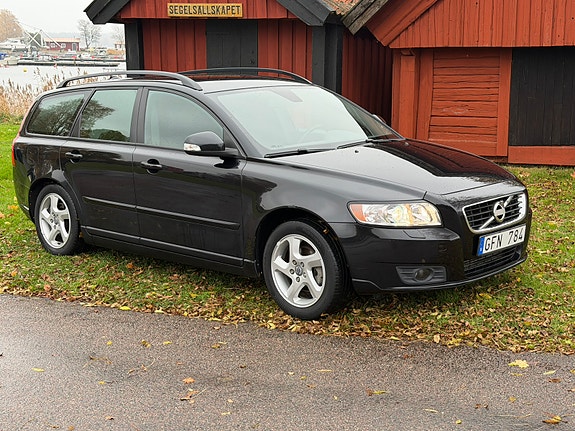 Volvo V50 4 of 5