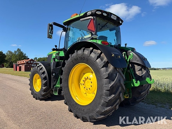 Traktor John Deere 6215R med frontlyft och GP 3 of 5
