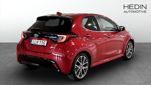 Toyota Yaris 2 of 9