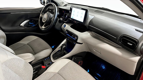 Toyota Yaris 5 of 9