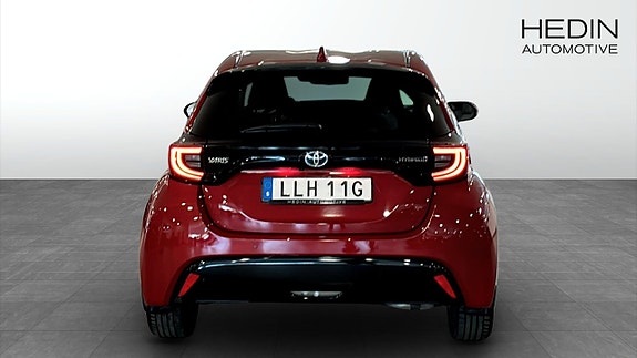 Toyota Yaris 7 of 9