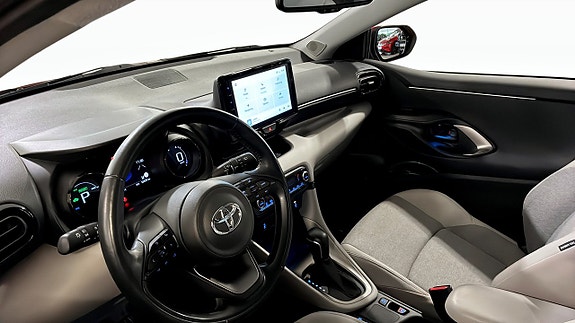 Toyota Yaris 3 of 9