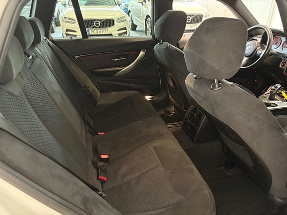 BMW 320 16 of 18