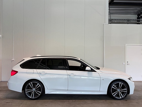 BMW 320 2 of 18