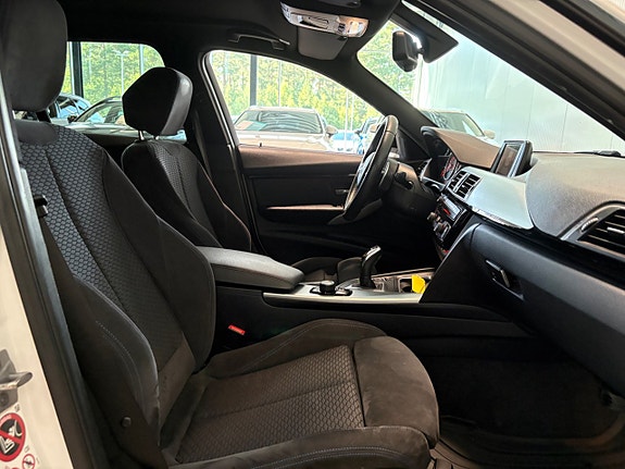 BMW 320 12 of 18