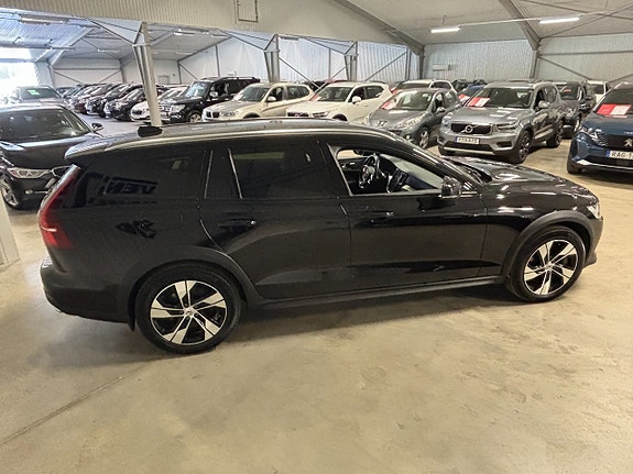 Volvo V60 Cross Country 3 of 5