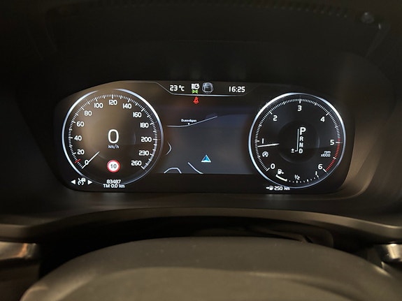 Volvo V60 Cross Country 14 of 14