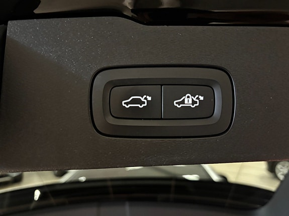 Volvo V60 Cross Country 11 of 14