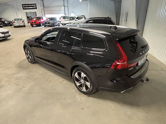 Volvo V60 Cross Country 4 of 5