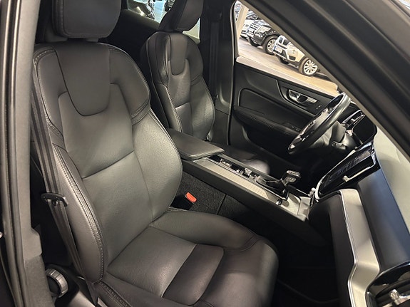 Volvo V60 Cross Country 7 of 14