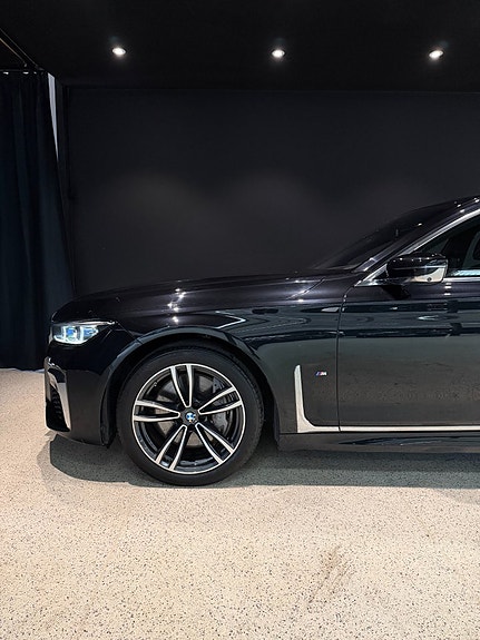 BMW 740d 5 of 5