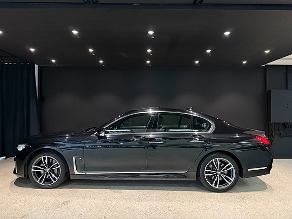 BMW 740d 3 of 5