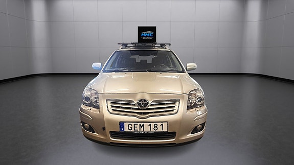 Toyota Avensis 2 of 13