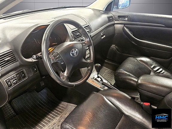 Toyota Avensis 7 of 13