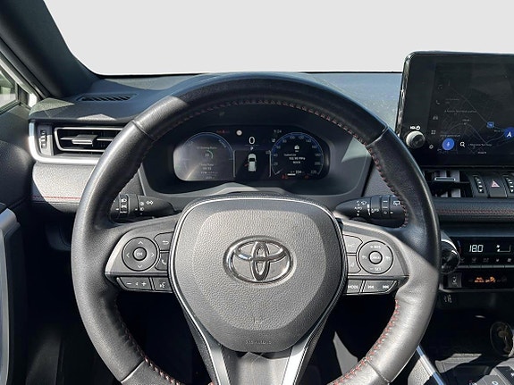 Toyota RAV4 11 of 17