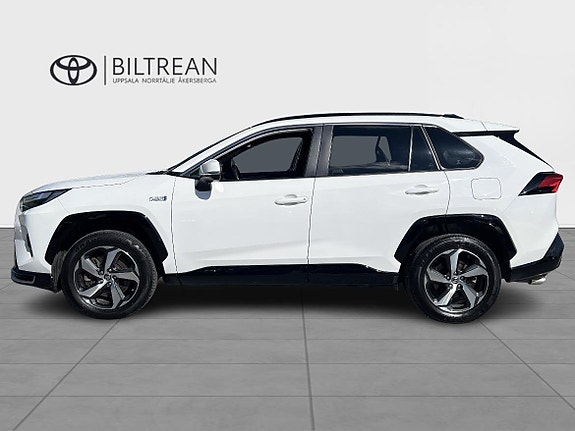Toyota RAV4 Plug-in Hybrid 3 of 5