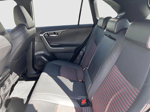 Toyota RAV4 14 of 17