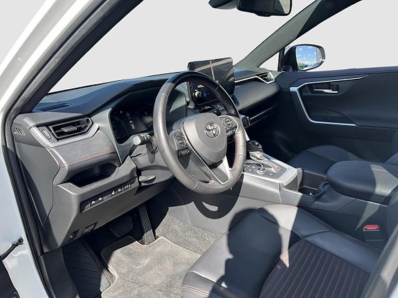 Toyota RAV4 9 of 17