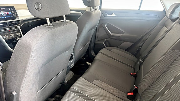Volkswagen T-Roc 11 of 12