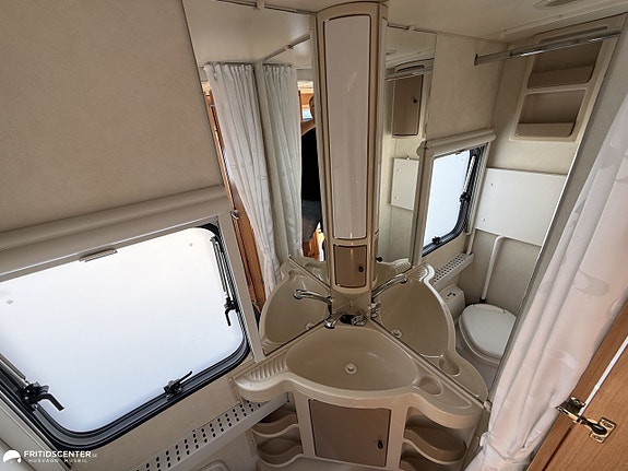 Adria Adora 563 PU *Alde Värme / Queensbed* Ränta 3.95% 17 of 21