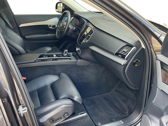 Volvo XC90 12 of 18