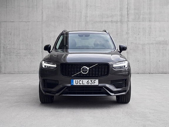 Volvo XC90 8 of 18