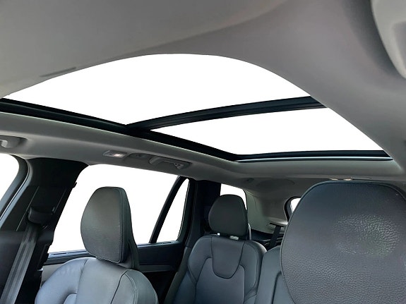 Volvo XC90 15 of 18