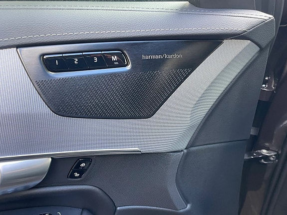 Volvo XC90 16 of 18